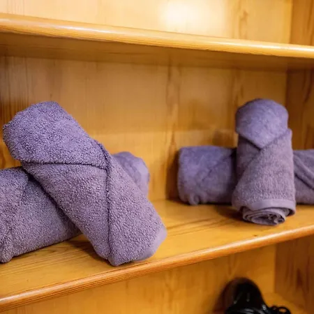 Deusto. Piso + Wifi Internet T. V. Y Garaje *