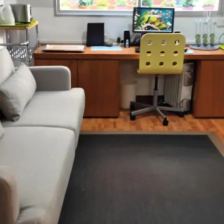 Deusto. Piso + Wifi Internet T. V. Y Garaje شقة *