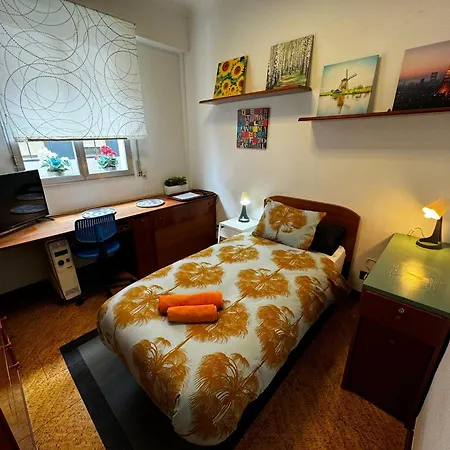 Deusto. Piso + Wifi Internet T. V. Y Garaje *