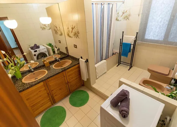 Deusto. Piso + Wifi Internet T. V. Y Garaje Διαμέρισμα