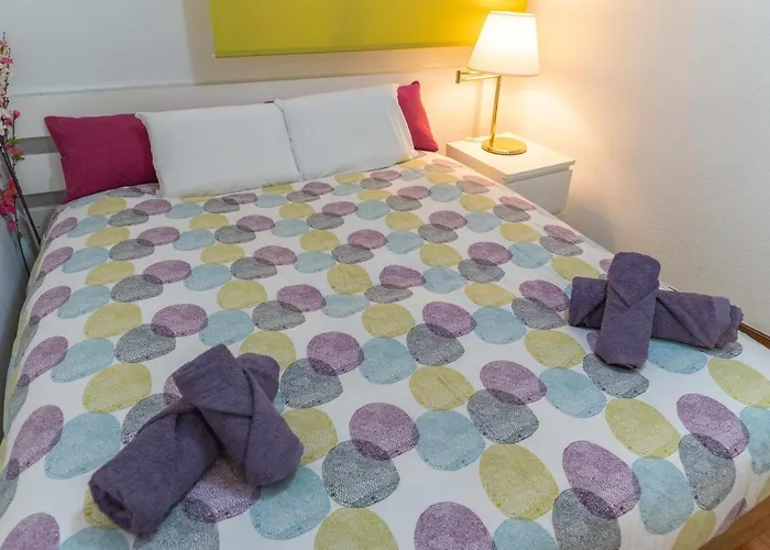 Deusto. Piso + Wifi Internet T. V. Y Garaje דירה