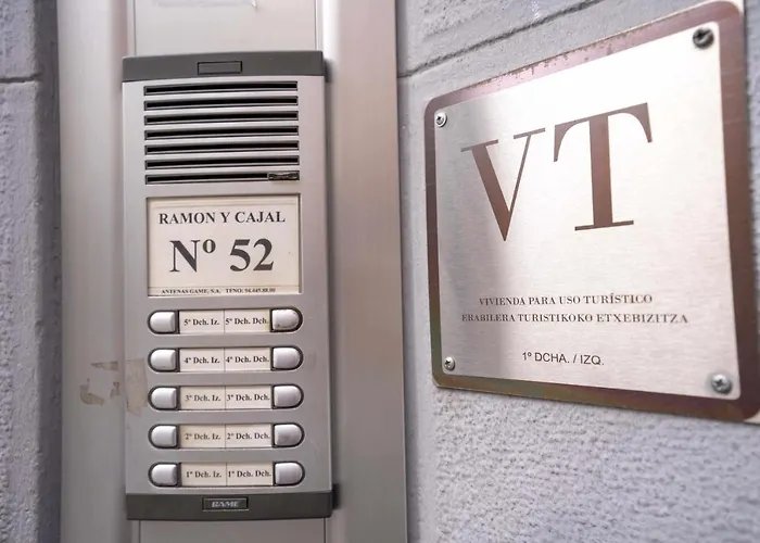 דירה Deusto. Piso + Wifi Internet T. V. Y Garaje בילבאו