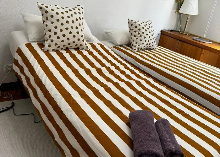 Deusto. Piso + Wifi Internet T. V. Y Garaje דירה