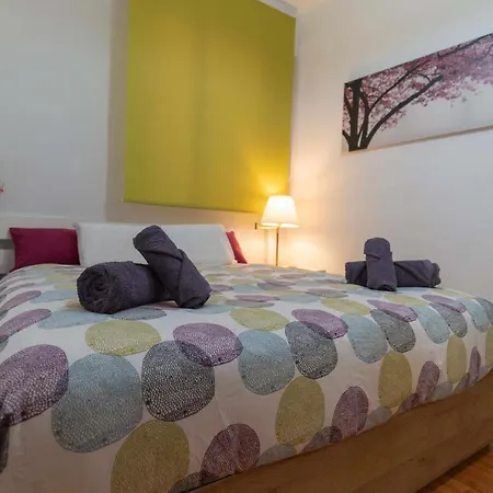 Apartment Deusto. Piso + Wifi Internet T. V. Y Garaje